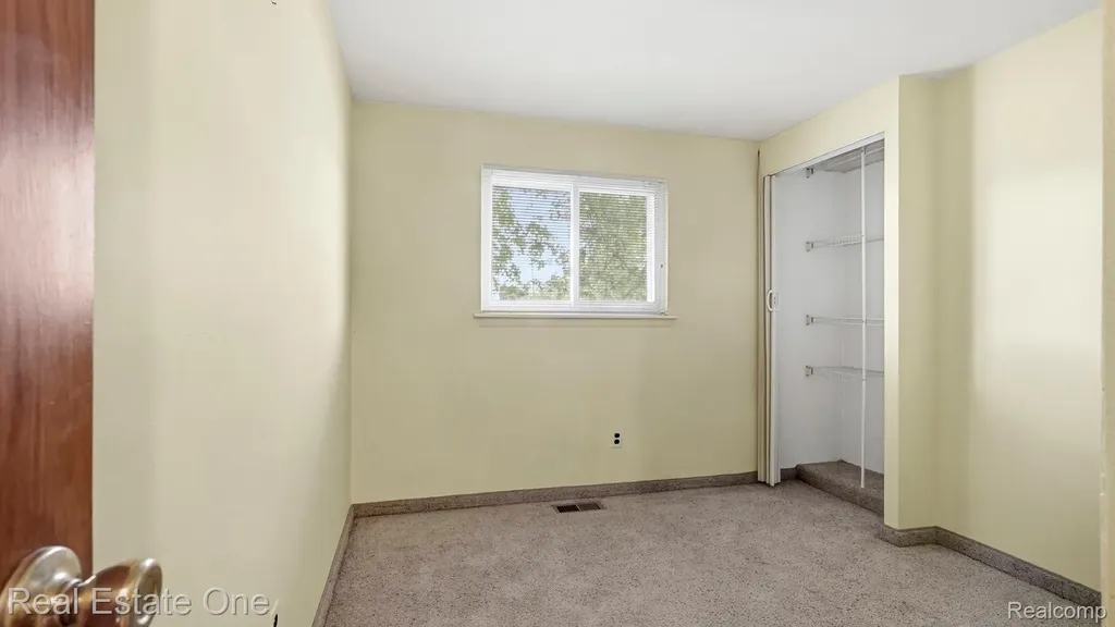 9384 Elaine Court Taylor City MI 48180