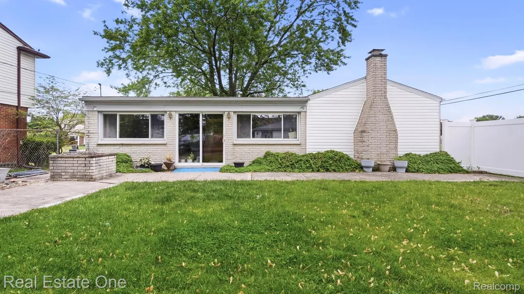 9384 Elaine Court Taylor City MI 48180