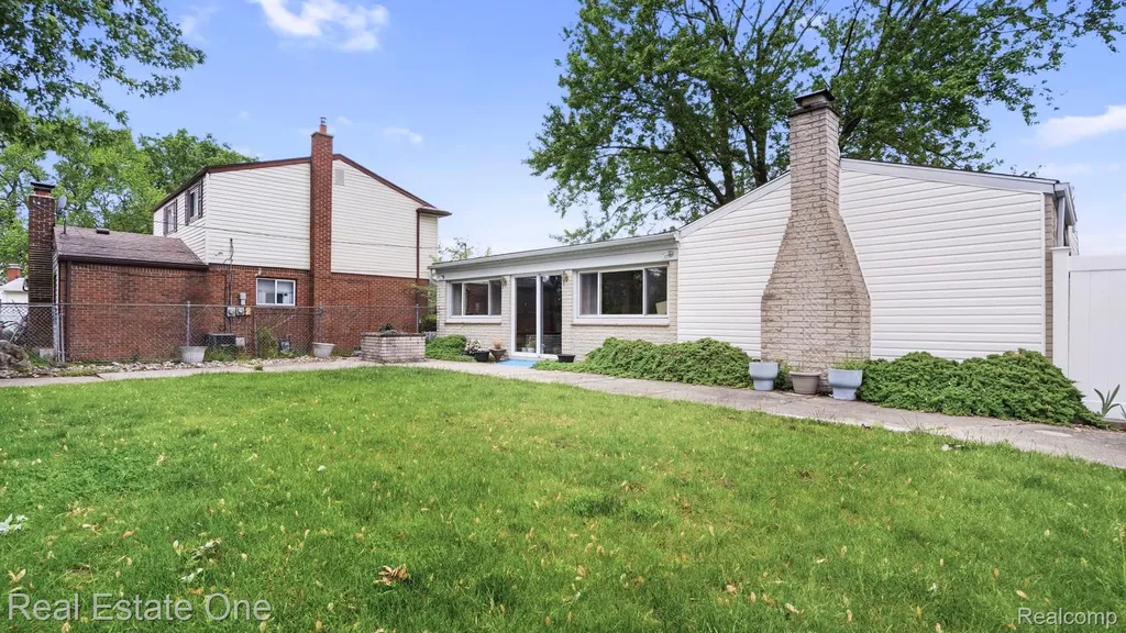 9384 Elaine Court Taylor City MI 48180