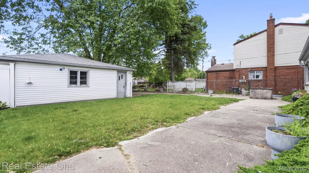 9384 Elaine Court Taylor City MI 48180