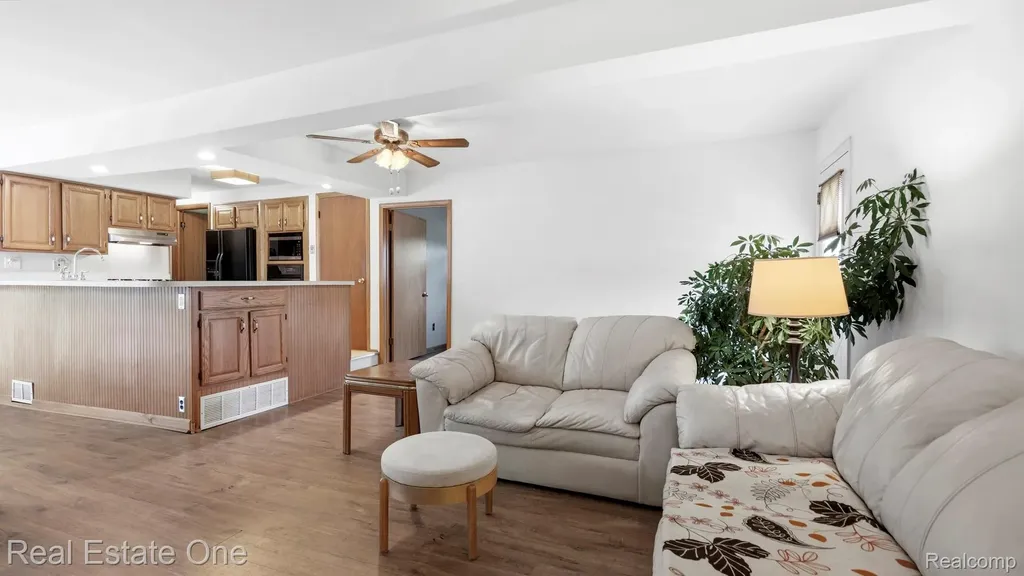 9384 Elaine Court Taylor City MI 48180