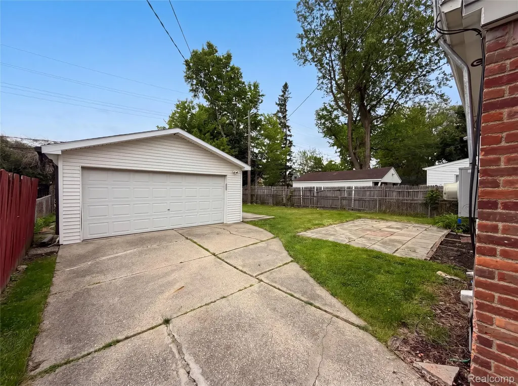 8069 Beaverland Detroit City MI 48239