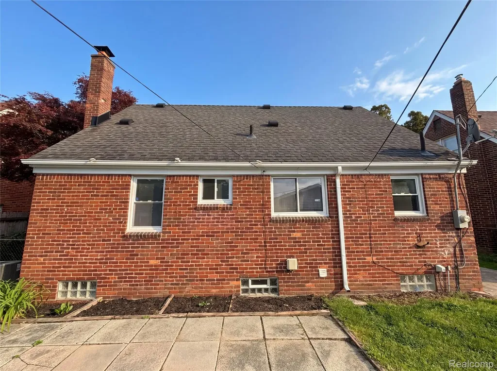 8069 Beaverland Detroit City MI 48239