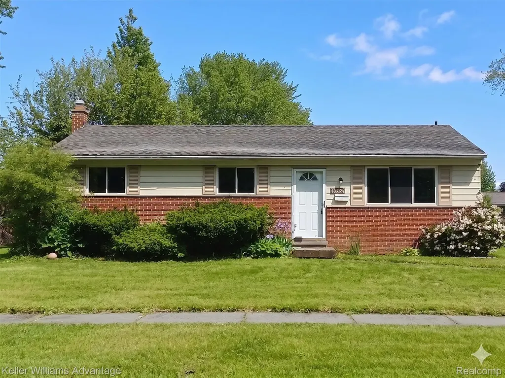15587 Oakbrook Street Romulus City MI 48174