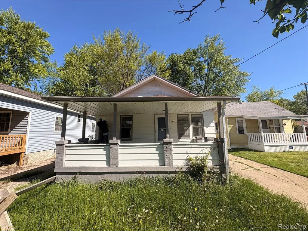 814 Alvord Avenue Flint City MI 48507
