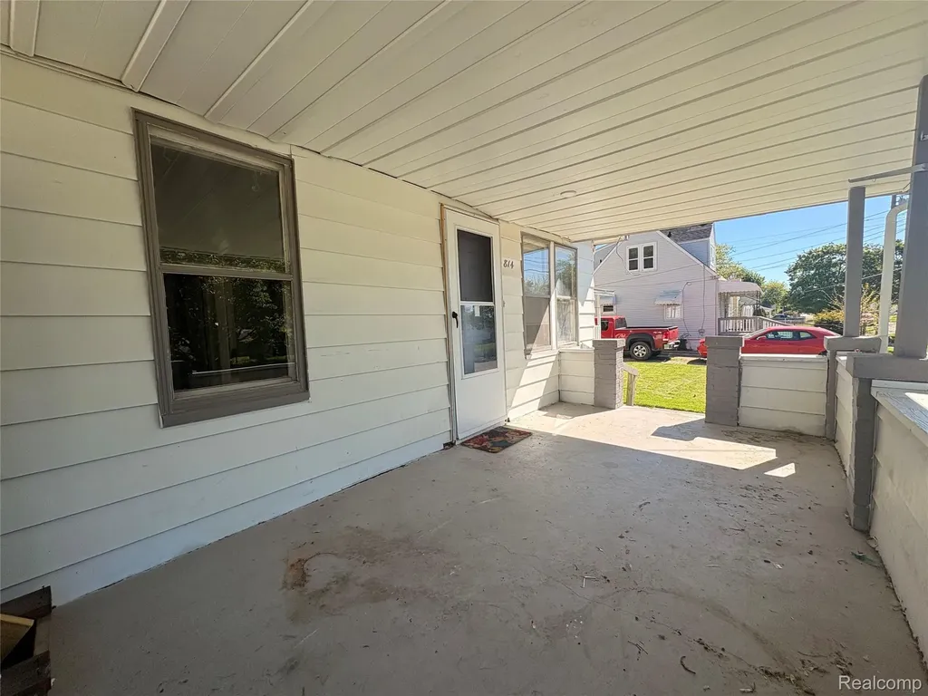 814 Alvord Avenue Flint City MI 48507