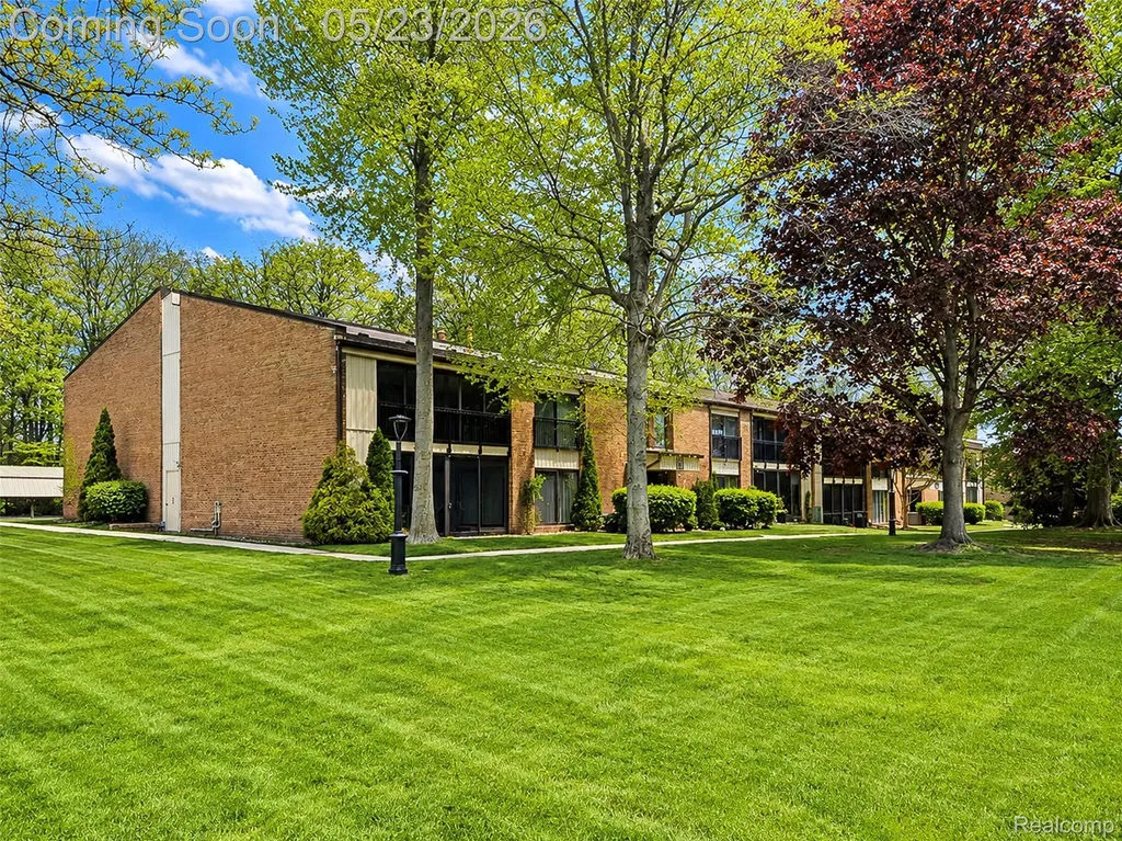 18451 University Park Drive Livonia City MI 48152