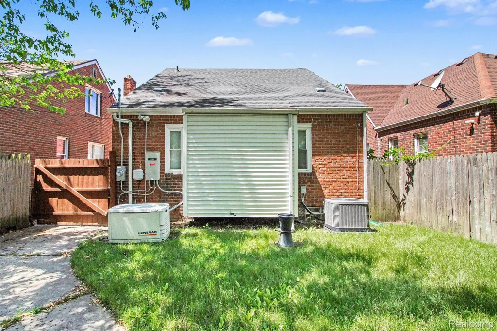 16548 Lesure Street Detroit City MI 48235