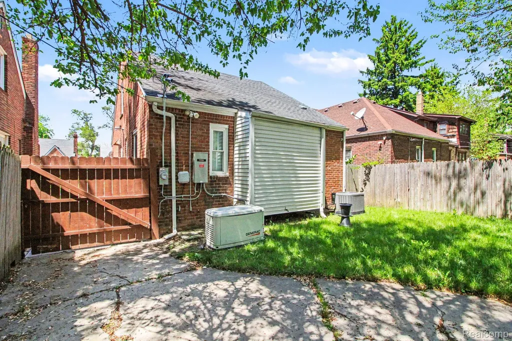 16548 Lesure Street Detroit City MI 48235
