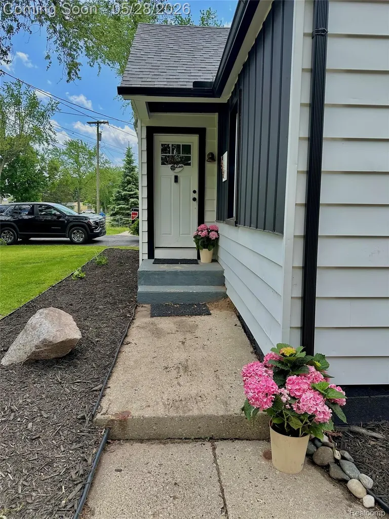 2349 W Ellery Avenue E Waterford Charter Township MI 48327