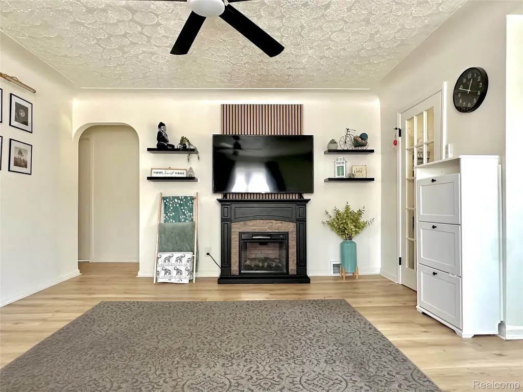 2349 W Ellery Avenue E Waterford Charter Township MI 48327