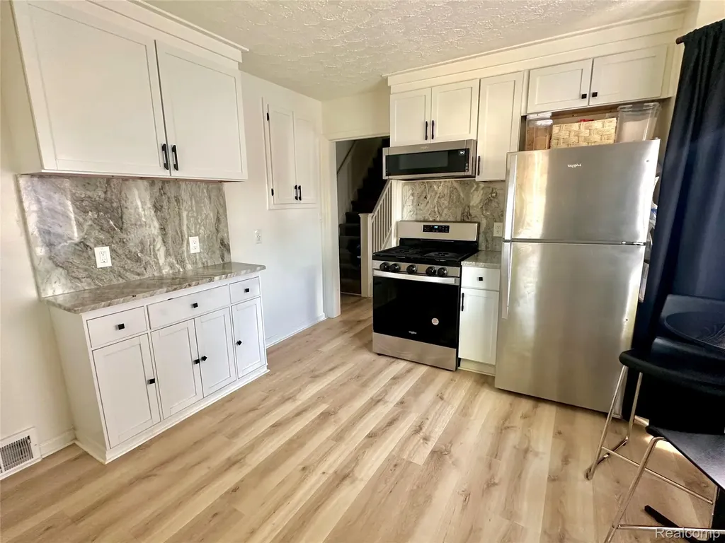 2349 W Ellery Avenue E Waterford Charter Township MI 48327