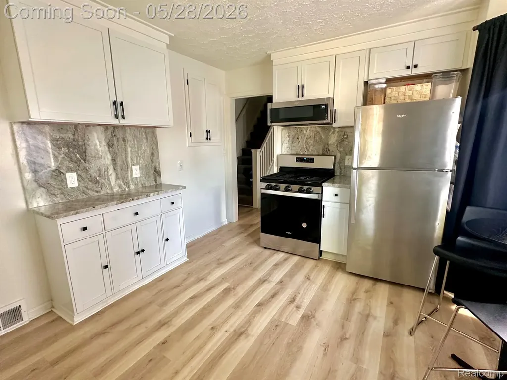 2349 W Ellery Avenue E Waterford Charter Township MI 48327