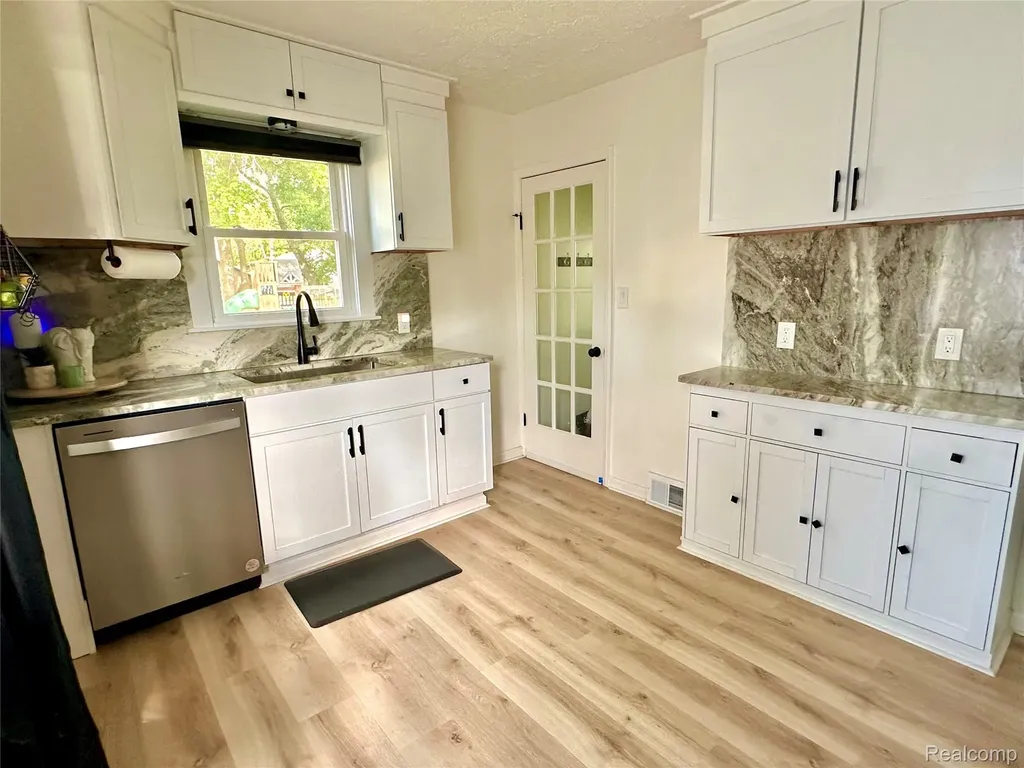 2349 W Ellery Avenue E Waterford Charter Township MI 48327