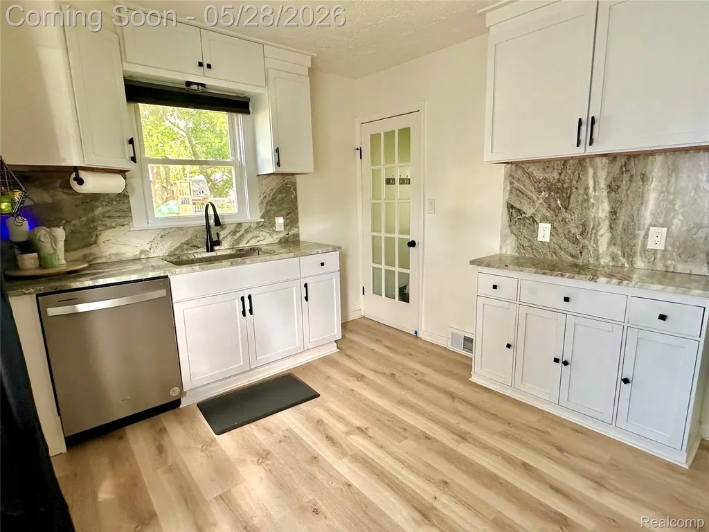 2349 W Ellery Avenue E Waterford Charter Township MI 48327