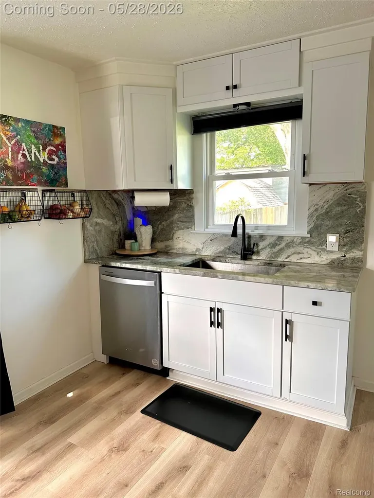 2349 W Ellery Avenue E Waterford Charter Township MI 48327