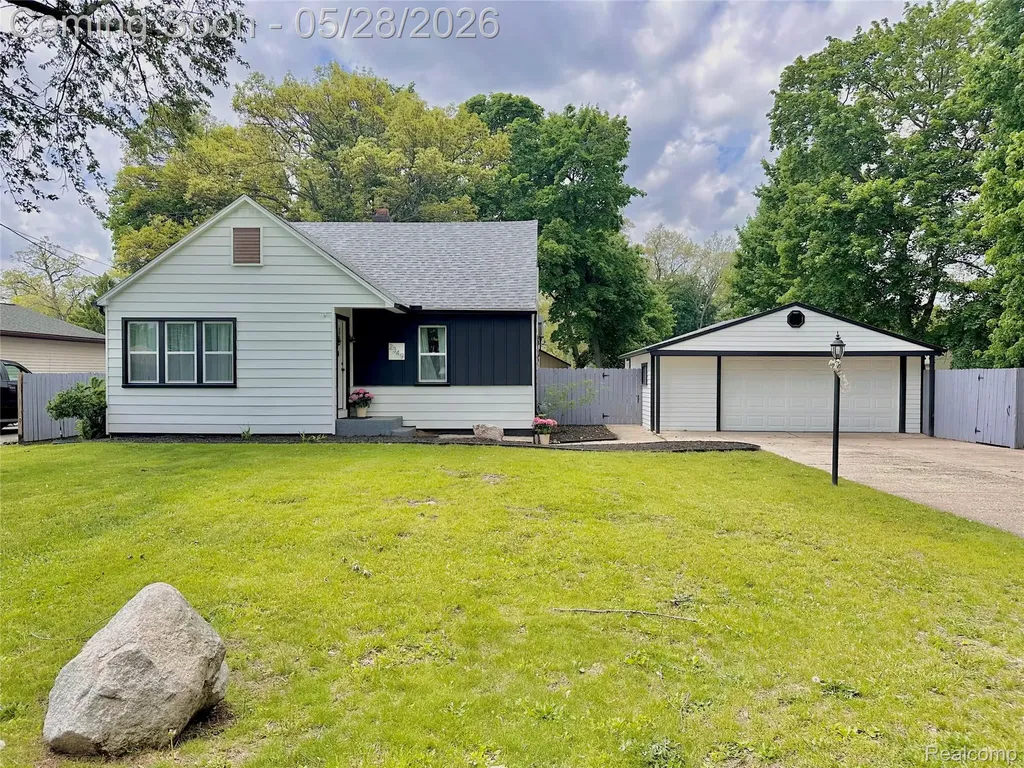 2349 W Ellery Avenue E Waterford Charter Township MI 48327