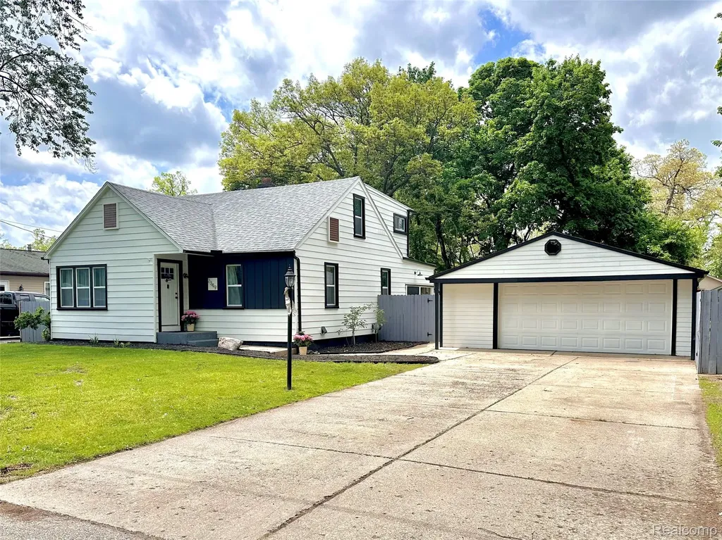 2349 W Ellery Avenue E Waterford Charter Township MI 48327