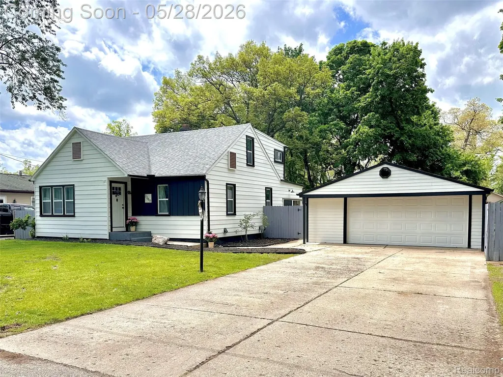 2349 W Ellery Avenue E Waterford Charter Township MI 48327