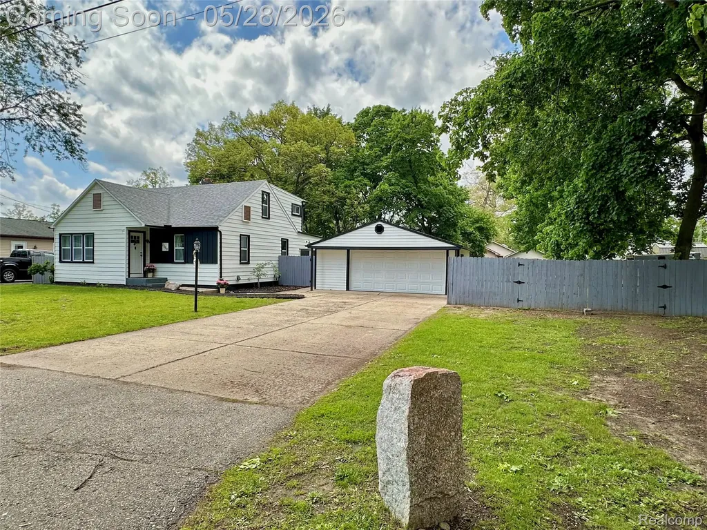 2349 W Ellery Avenue E Waterford Charter Township MI 48327