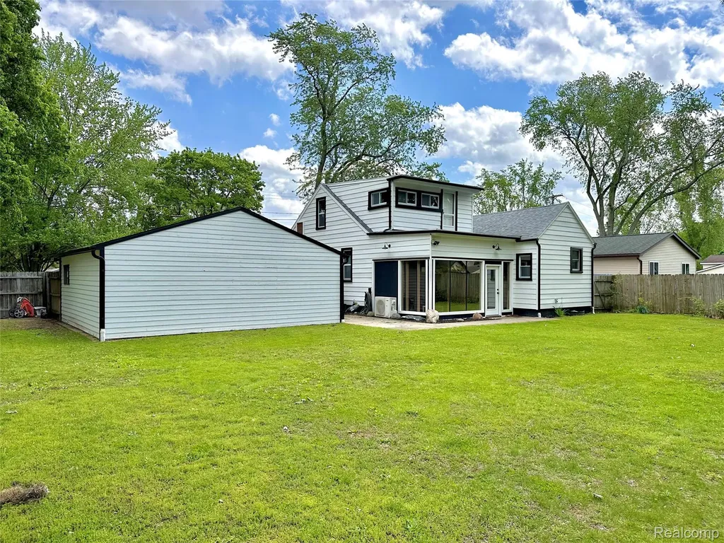 2349 W Ellery Avenue E Waterford Charter Township MI 48327