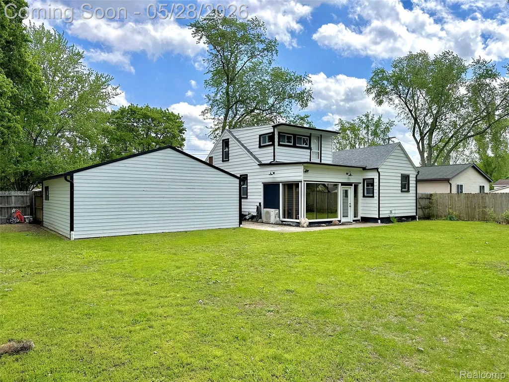 2349 W Ellery Avenue E Waterford Charter Township MI 48327
