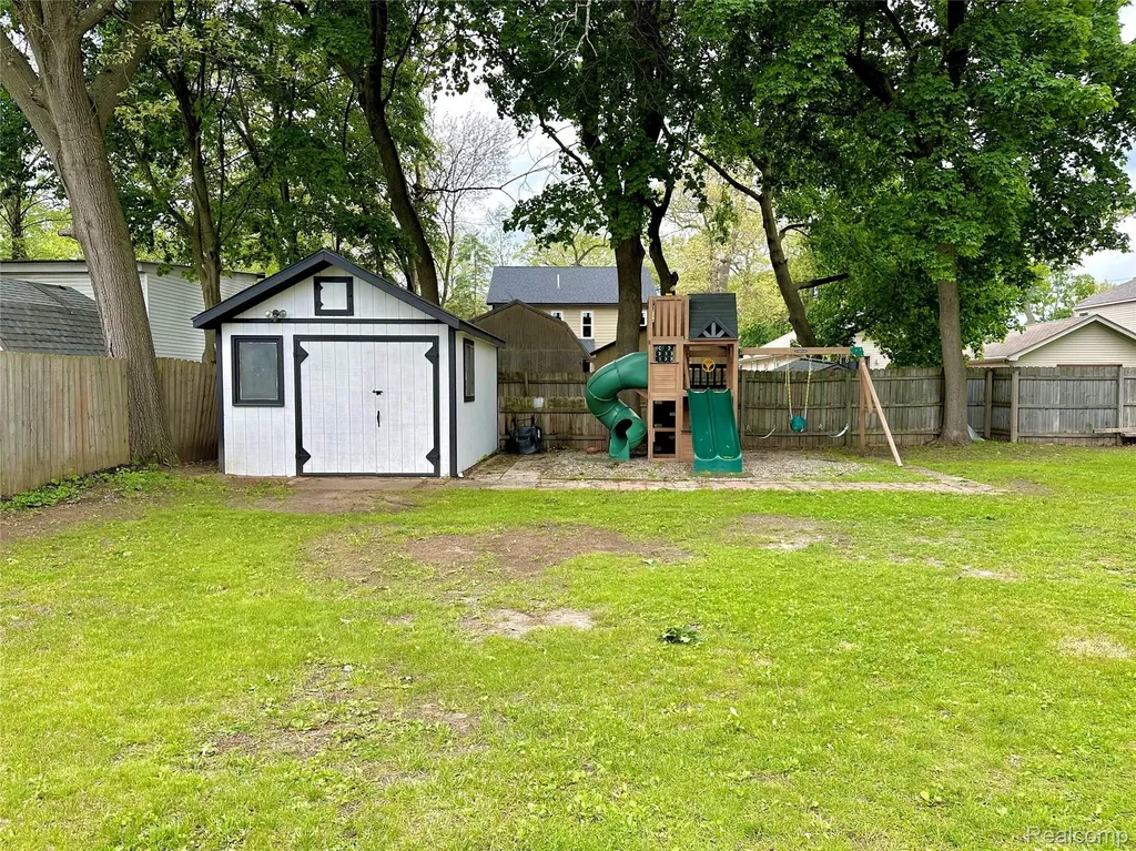 2349 W Ellery Avenue E Waterford Charter Township MI 48327