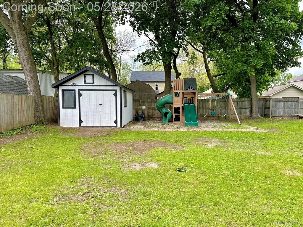 2349 W Ellery Avenue E Waterford Charter Township MI 48327
