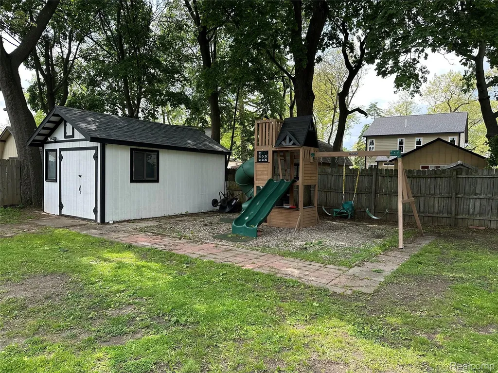 2349 W Ellery Avenue E Waterford Charter Township MI 48327