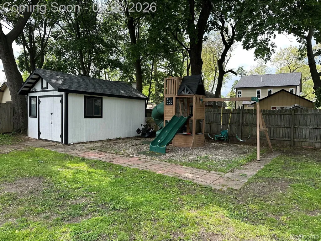 2349 W Ellery Avenue E Waterford Charter Township MI 48327