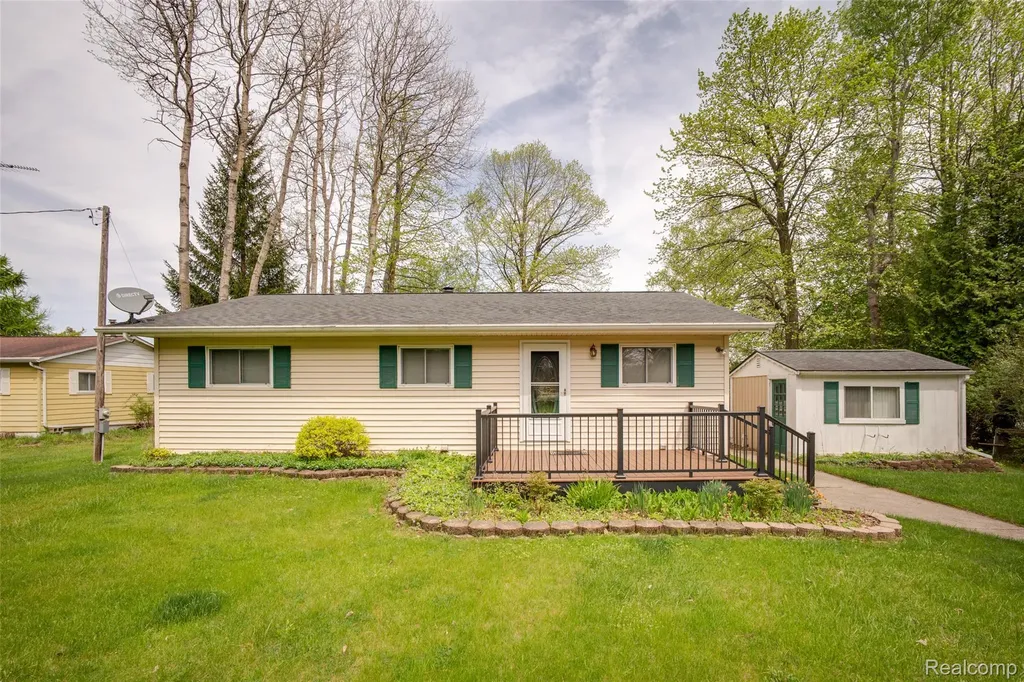 6240 Lakeshore Road N Delaware Township MI 48465