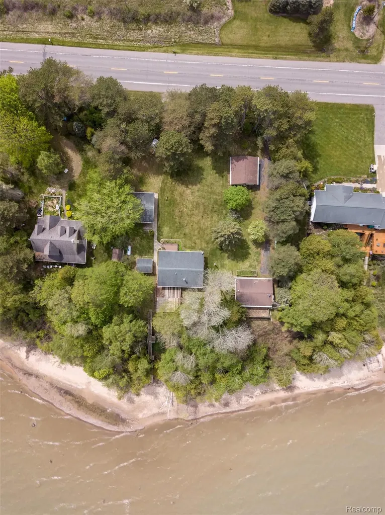 6240 Lakeshore Road N Delaware Township MI 48465