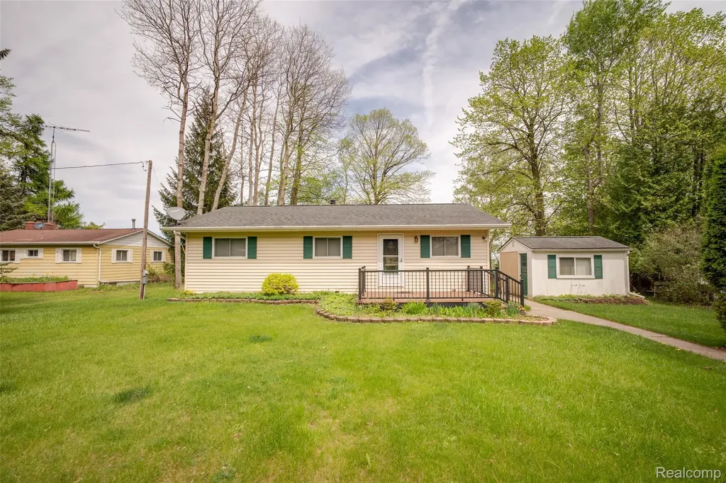 6240 Lakeshore Road N Delaware Township MI 48465