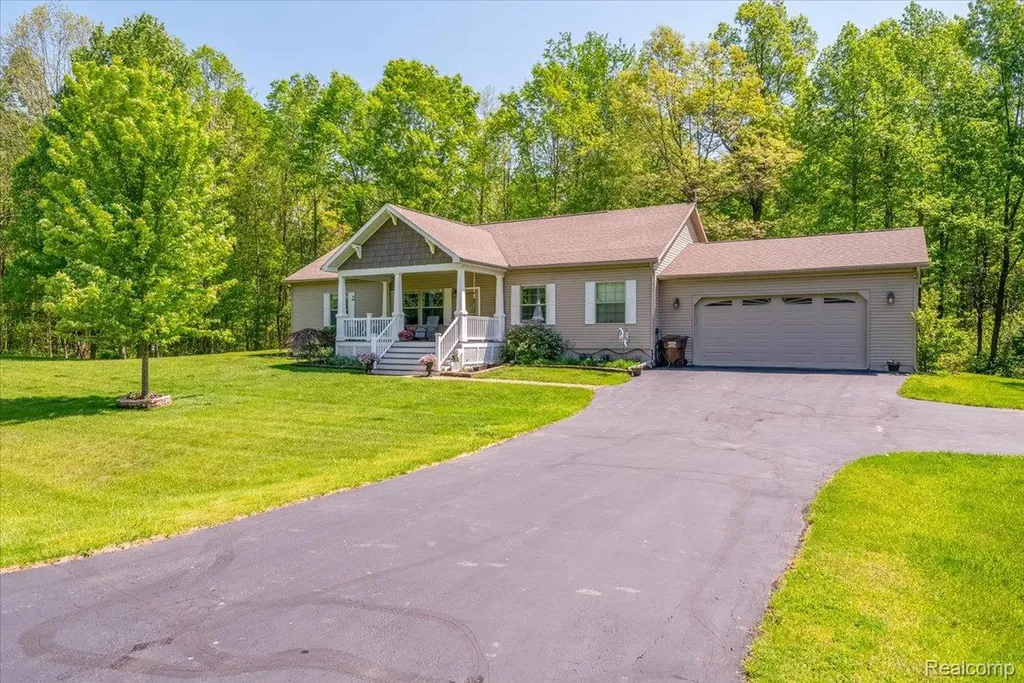 11541 Mcfall Drive Augusta Charter Township MI 48191