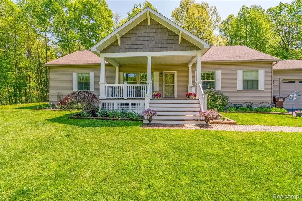 11541 Mcfall Drive Augusta Charter Township MI 48191