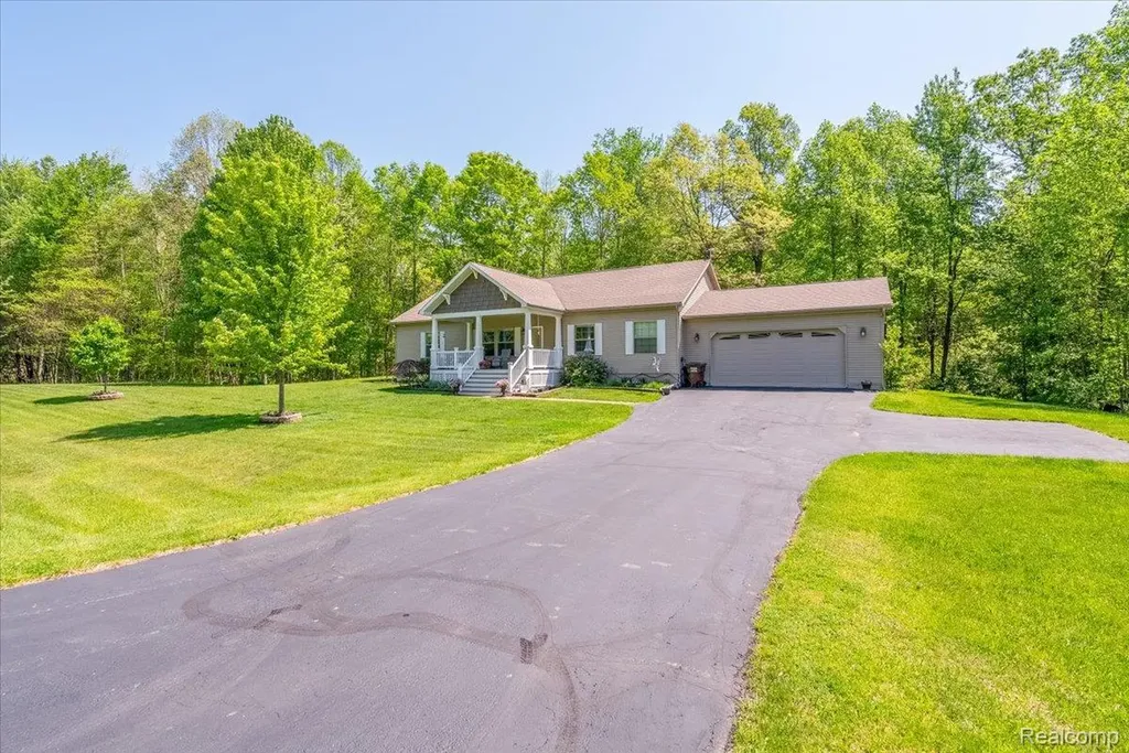 11541 Mcfall Drive Augusta Charter Township MI 48191