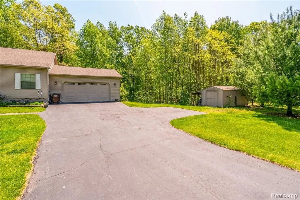11541 Mcfall Drive Augusta Charter Township MI 48191