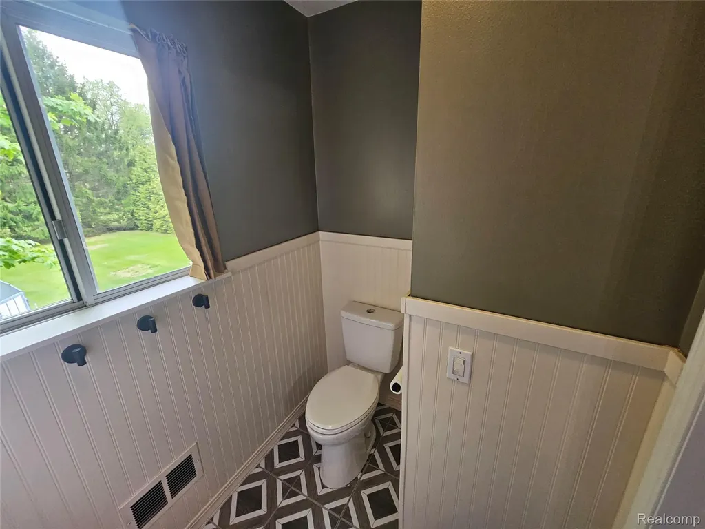 1210 Bay Ridge Highland Charter Township MI 48356