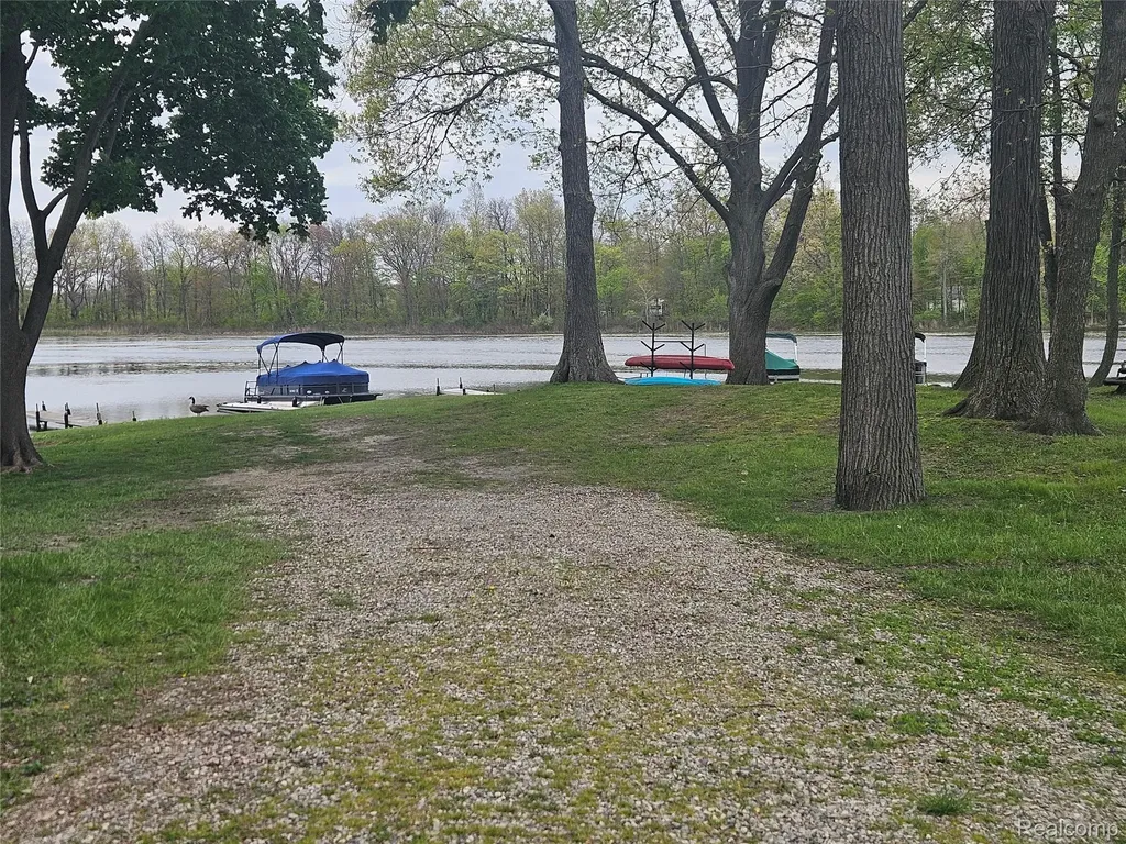 1210 Bay Ridge Highland Charter Township MI 48356