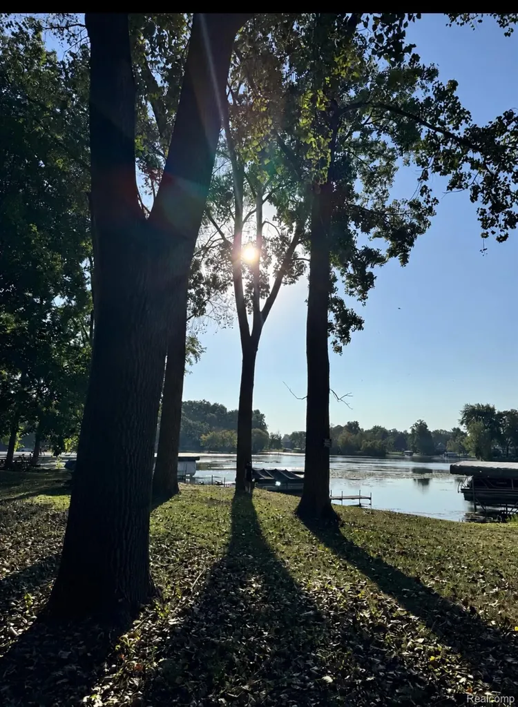 1210 Bay Ridge Highland Charter Township MI 48356