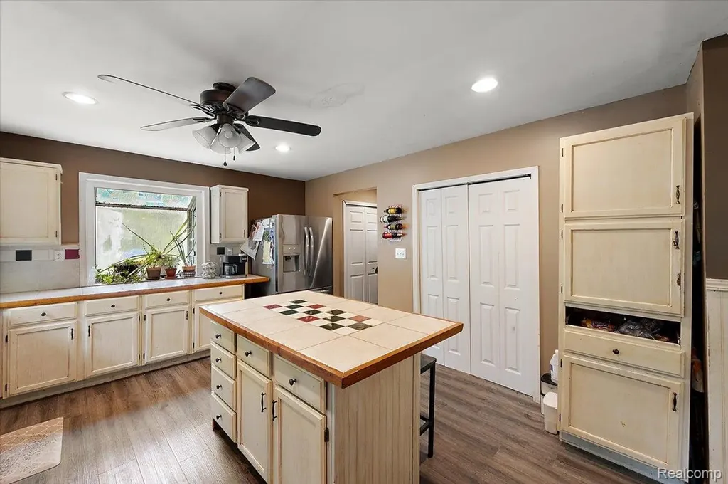 3915 Fruit Street Clay Township MI 48001
