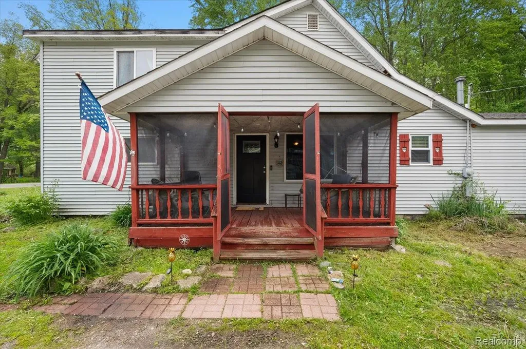 3915 Fruit Street Clay Township MI 48001