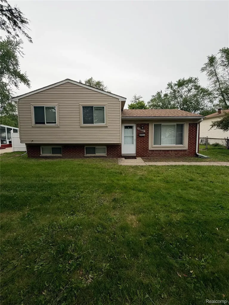 28472 Greenview Street Romulus City MI 48174