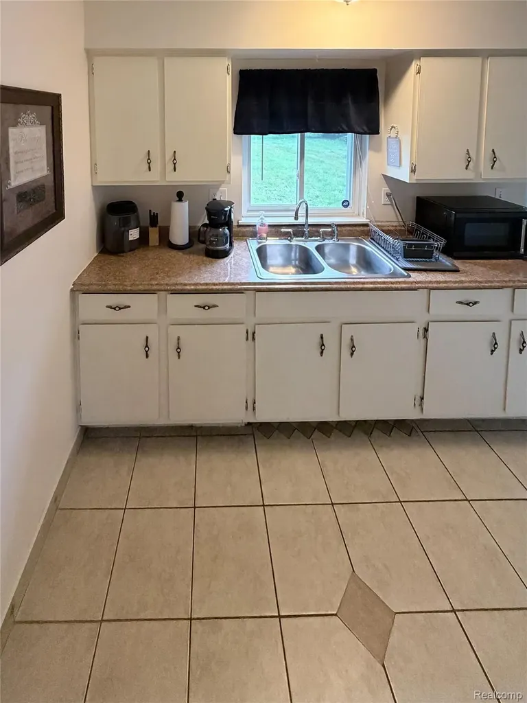 28472 Greenview Street Romulus City MI 48174