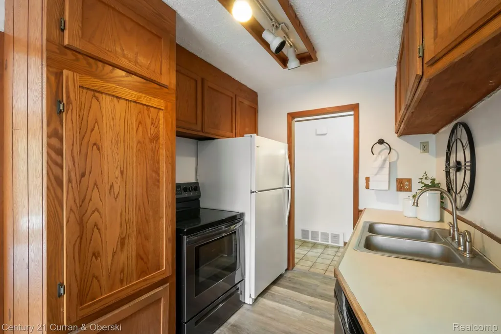 30238 S Stockton Drive Farmington Hills City MI 48336