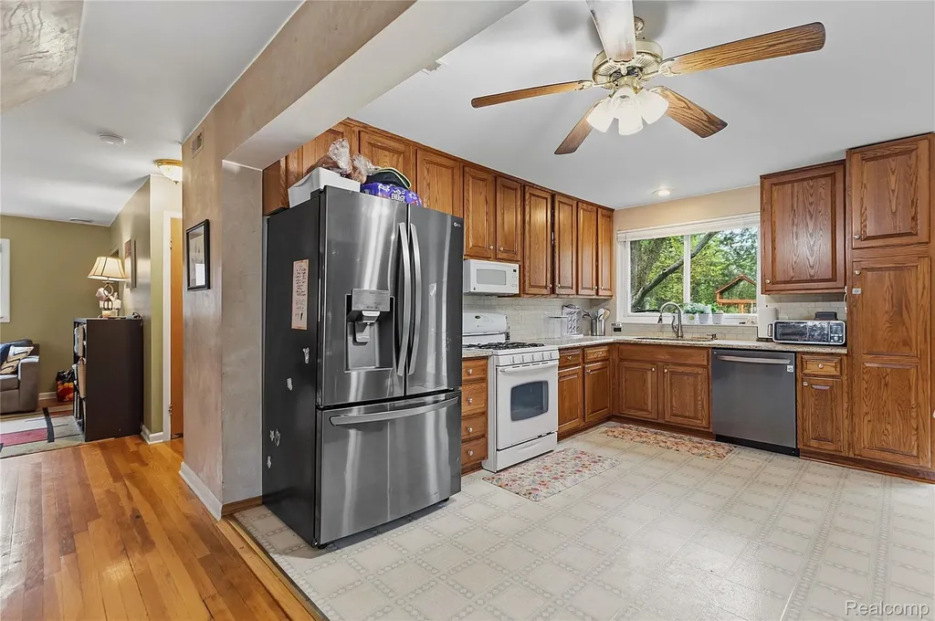 47735 Jeffry Shelby Charter Township MI 48317