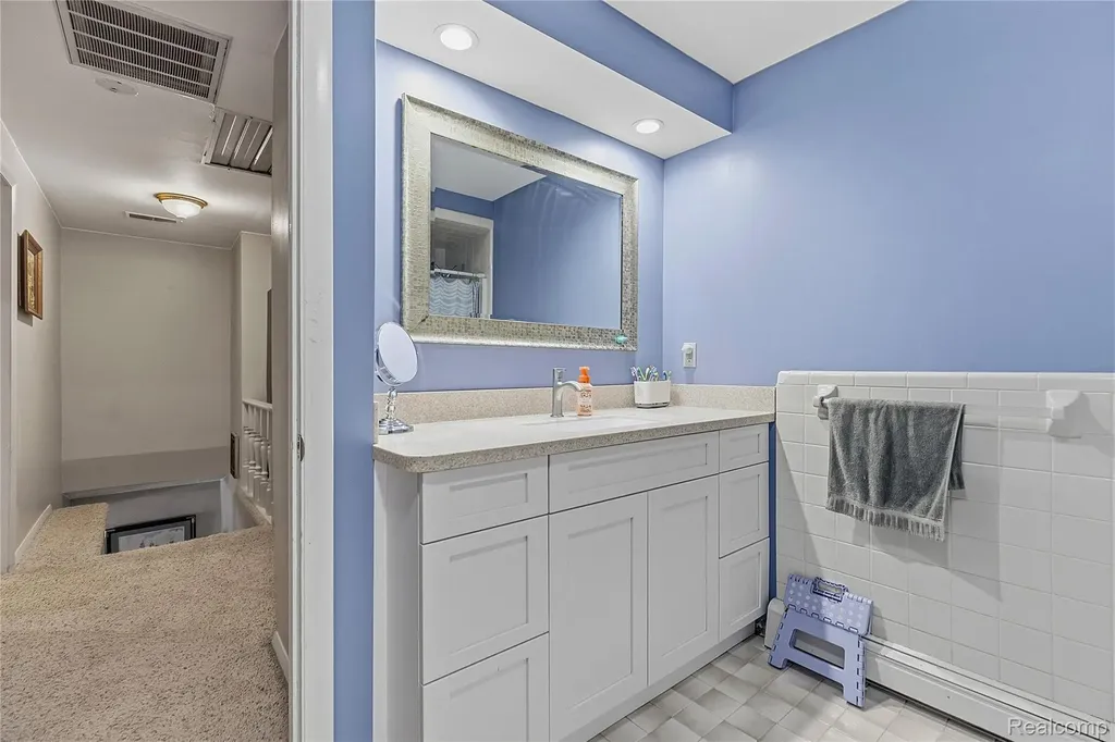 47735 Jeffry Shelby Charter Township MI 48317