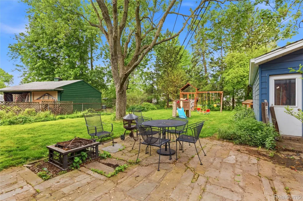 47735 Jeffry Shelby Charter Township MI 48317