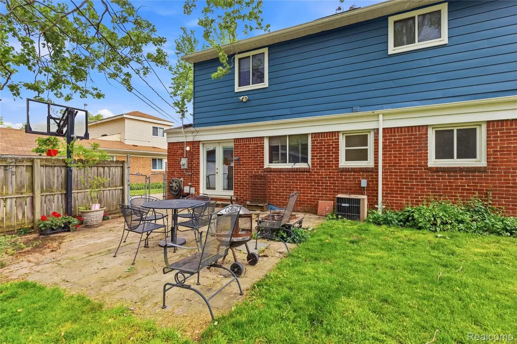47735 Jeffry Shelby Charter Township MI 48317