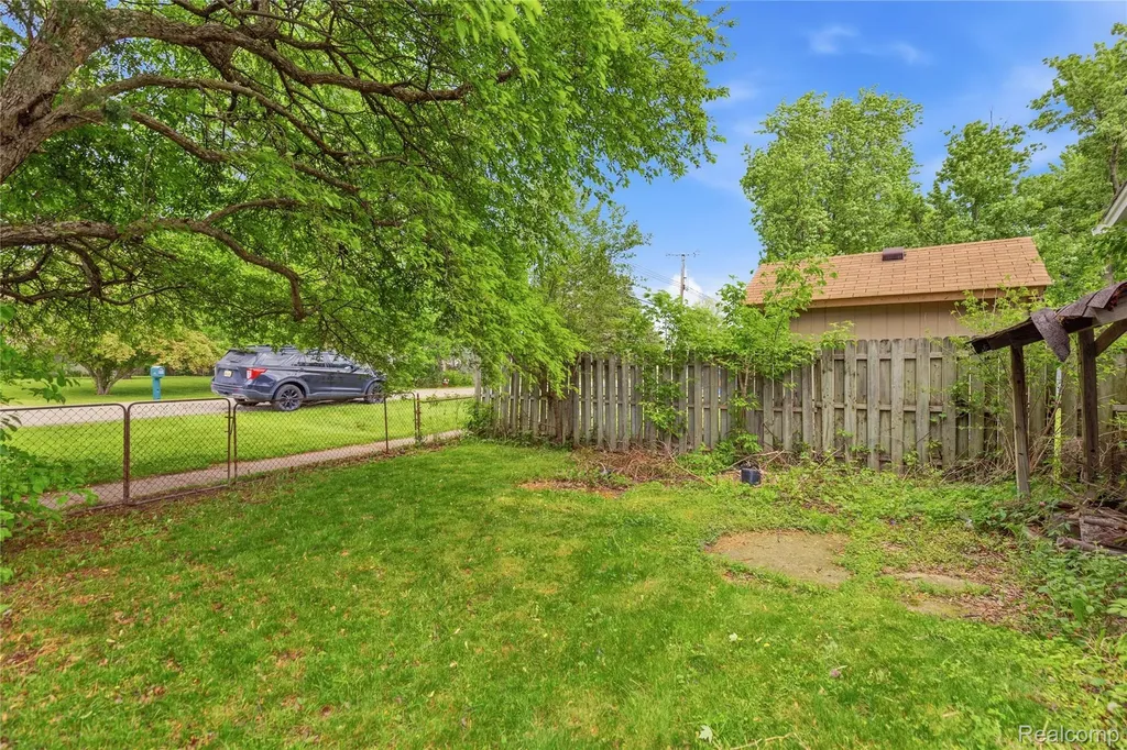 47735 Jeffry Shelby Charter Township MI 48317